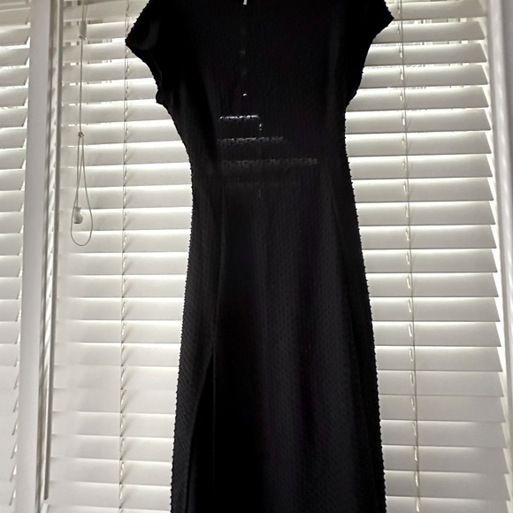 Hashttag in trend Izzy textured cap sleeve open back dress - Picture 2 of 5